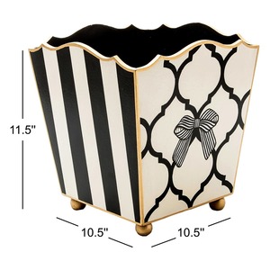 Poubelle décorative Pretty Bow, peinte à la main en noir et blanc, en bois, idéale pour la chambre d'enfant, le bureau ou la décoration d'invités, provenant d'Inde. - Product Image 2