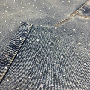 Shorts en jean pour hommes, style streetwear, personnalisés, délavés vintage, avec strass, par un fabricant de denim - Product Image 5