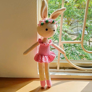 Muñeca de ganchillo ecológica y no tóxica, súper linda para niñas, juguete de conejo para niños, el más vendido en Vietnam. - Product Image 4