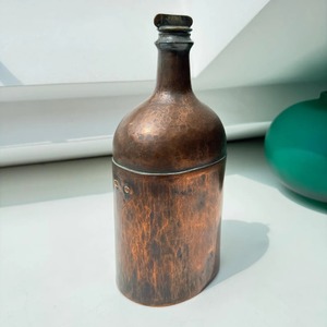 Bouteille d'eau en cuivre pur à 100 % de qualité supérieure, anti-fuite, design sans soudure, pour les bienfaits pour la santé, écologique, artisanale. - Product Image 1