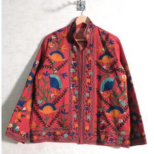 Veste en coton brodée Suzani pour femmes, faite à la main, style bohème ethnique, pour festivals et tenues décontractées - Product Image 1