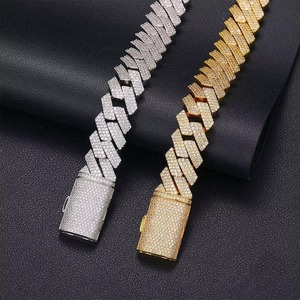 Chaîne cubaine en moissanite en promotion pour l'été, les vacances à la plage et les tenues de resort – Bijoux hip-hop disponibles à prix export - Product Image 4