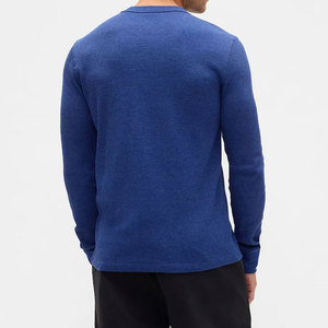 Chemise en tricot gaufré classique, design texturé, tissu doux au toucher, chemise en tricot gaufré parfaite pour les looks décontractés et élégants - Product Image 3