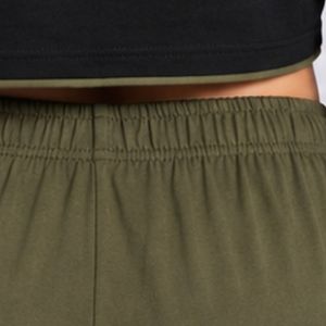 Conjunto de Salón para Mujer Negro y Verde Oliva del Fabricante: Cárdigan Corto de Manga Larga y Pantalones de Pijama de Pierna Ancha, Ropa de Dormir de Punto Suave, Prendas OEM - Product Image 5
