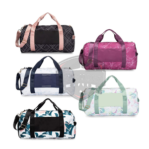 Bolsa de Gimnasio Unisex de Neopreno de Gran Capacidad con Correa Ajustable - Servicio Personalizado OEM, Alta Calidad, Resistente al Agua, Plegable, Hecho en Pakistán - Product Image 6