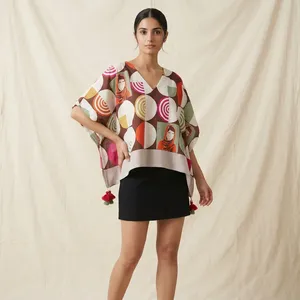 Top estampado multicolor para mujer, cuello en V, manga ancha, ajuste holgado, patrón geométrico, dobladillo con borlas, Top informal a la moda, ropa de verano para el día a día - Product Image 5