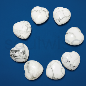 Pierre de cristal en howlite blanche naturelle en forme de cœur pour la méditation, le soulagement du stress et la décoration de la maison - Product Image 2