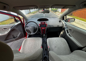 Toyota ASV Vitz 2010 en Perfectas Condiciones, Súper Limpio, Transmisión Automática/Manual Disponible, Volante a la Izquierda, Interior Oscuro - Product Image 4