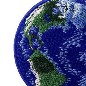 Écussons et badges brodés 3D personnalisés avec composants en tissu tissé et en résine - Fabriqués au Pakistan pour sacs, textiles de maison, chapeaux - Product Image 2