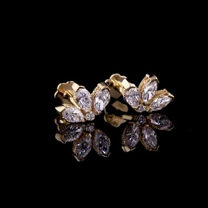 Boucles d'oreilles en forme de plume de paon à coupe marquise - Product Image 4