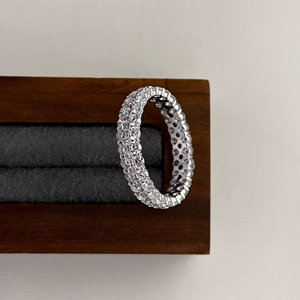 แหวนแต่งงานเพชรไมโครเพฟแบบเต็มวง แหวนเพชรแล็บโกรว์ดีไซน์หรูหรา สามารถสวมซ้อนกันได้ สไตล์เครื่องประดับมินิมอล - Product Image 1