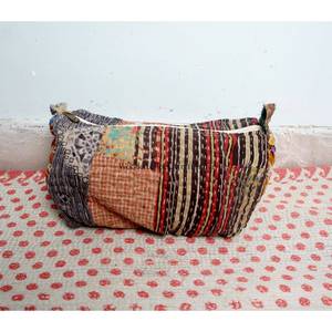 Lot de 3 trousses de toilette matelassées vintage 100 % Kantha avec fermeture éclair et pompons, grand format, écologiques et portables pour femmes - Product Image 5