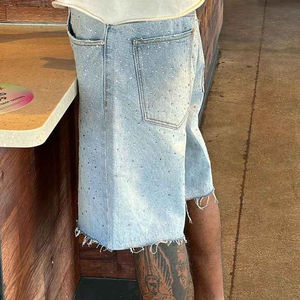 Shorts Bermuda en jean bleu clair taille haute pour homme, style décontracté, motif à pois, délavé et vieilli, entièrement orné de strass - Product Image 4