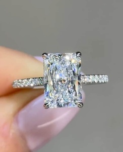 แหวนเพชรทรงรัศมี 4 กะรัต สำหรับผู้หญิง |   แหวนแต่งงานแบบซ่อนรูปวงแหวน Halo Solitaire |   เครื่องประดับเจ้าสาวทองคำ 18K สุดหรู - Product Image 2