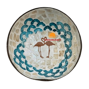 Tazón de Coco Hecho a Mano con Incrustaciones de Madreperla, Diseño Flamenco, Utensilios de Cocina Orgánicos Hechos a Mano - Product Image 1