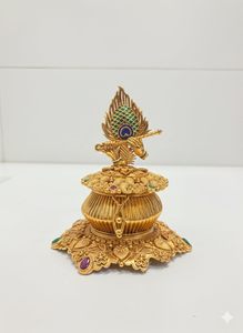 Flûte de Lord Krishna plaquée or, boîte à sindoor en forme de plume de paon, et boîte à kumkum en laiton artisanal avec pierre - Product Image 4