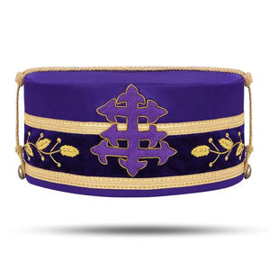 Meilleur chapeau rouge du Rite écossais AASR 32 degrés avec broderie en fil d'or, ailes d'aigle en fil d'or et cordon avec bouton - Product Image 1