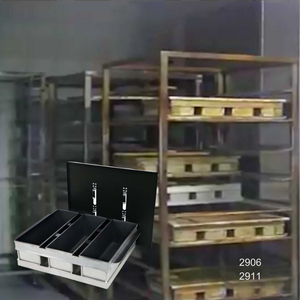 ATLAS STAR 3 Straps - Molde para Pan de 4 Cavidades de Aleación de Aluminio, 1000 g, Duradero, con Tapa, Antiadherente, Negro, Apto para Horno - Product Image 6