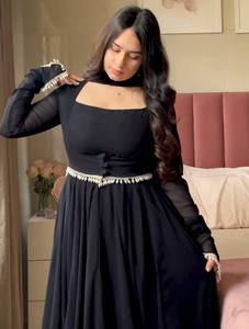 Présentation du nouveau costume Anarkali maxi de créateur, dans un style fantaisie, avec travail Koti et tissu en faux Georgette pur avec dentelle fantaisie. - Product Image 2