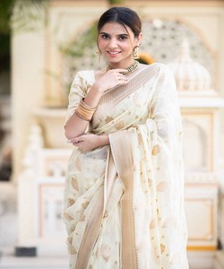 Elegante Sari de Seda Verde Claro con Borde Dorado para Bodas, Estilo India-Pakistán, Largo hasta el Suelo, Sari Regular para Mujer - Product Image 3