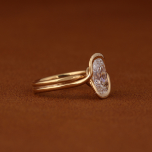 Anillo de compromiso de diamante cultivado en laboratorio de 3 quilates con corte cojín estilo mina antigua, engaste de bisel, oro macizo de 14K, anillo solitario para mujer - Product Image 2