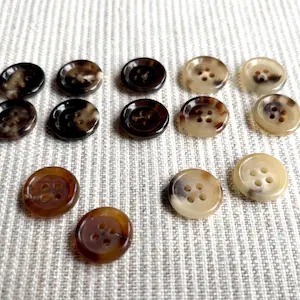 High Quality Eco-Friendly Custom Round 4-Hole Buffalo Horn Modern Durable <b>Handmade</b> Sewing Buttons for <b>Clothes</b> Shirt Suit - Product Image 4