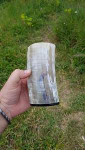 Verre à shot naturel en corne de Viking avec bouchon à paille pour les amateurs de vin, fabriqué à la main en Inde - Product Image 5