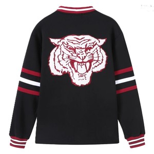 เสื้อเชิ้ตปักลายตัวอักษร Chenille แบบกระดุมสองแถว คอวี แขนยาว ผ้าฝ้าย 100% แห้งเร็ว ระบายอากาศได้ดี เหมาะสำหรับทั้งชายและหญิง - Product Image 3
