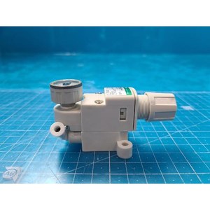 Regulador de Presión de Precisión CKD RB500-SLC4-N Usado Como Está, Piezas de Equipos Semiconductores Legacy - Product Image 3
