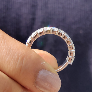 Anillo de Eternidad con Corte Esmeralda, Joyería de Lujo con Diamantes para Boda - Product Image 4