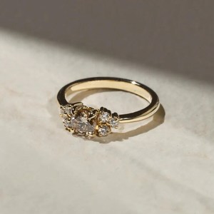 แหวนเพชรทรงกลมสวยงาม 1.01 กะรัต ดีไซน์ลายดอกไม้ ทองคำแท้ 14K พร้อมใบรับรอง IGI เพชรเพาะเลี้ยงในห้องปฏิบัติการ เหมาะสำหรับเป็นของขวัญขอแต่งงานสำหรับเธอ - Product Image 4