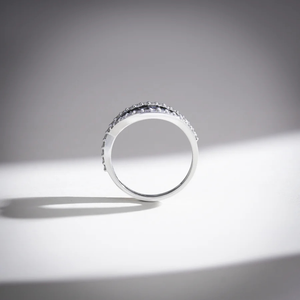 Bague Éternité Luxe Éclipse Éternelle TIARAS JEWELS en Argent Sterling 925 avec Pierre Naturelle Noire et Blanche Taille Brillant et Sertissage à Griffes - Product Image 2