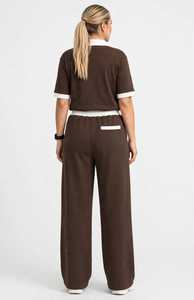 Conjunto Deportivo OneTen Apparel para Mujer, Color Marrón con Bloques de Color, Manga Corta, Cuello Polo, Pantalones Largos - Product Image 4