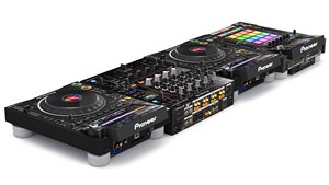 QUALITÉ SONORE EXCEPTIONNELLE Pioneer DJ CDJ-2000NXS2 & DJM-900NXS2 - Product Image 4