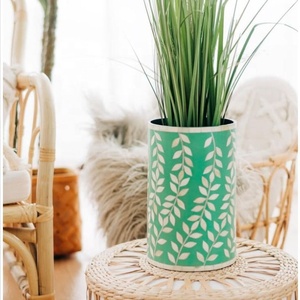 Ensemble de 3 pots et jardinières modernes en os et résine à motifs roses, écologiques, pour la décoration intérieure et la décoration des plantes - Product Image 4