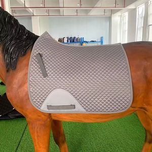 Service OEM, design et logo personnalisés, doublure en polaire de couleur unie, tapis de selle léger pour chevaux, ensemble de tapis de selle équestres - Product Image 5