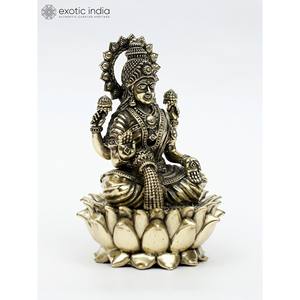 5 pouces petite idole en laiton superfine de la déesse Lakshmi assise sur un lotus en plusieurs tailles disponibles-Sculpture idole fabriquée en Inde - Product Image 2