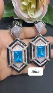 Pendientes de diseñador de calidad premium, perfectos para fiestas, hermosos pendientes llamativos. - Product Image 2