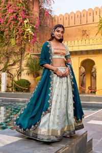 Lo Último en Moda: Lehenga Choli para Mujer con Bordado Elegante, Tela de Seda, Diseño Moderno para Bodas y Festivales - Product Image 3