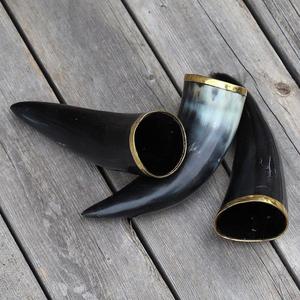Corne à boire en corne de bœuf de qualité supérieure, écologique, gravée d'un ange et d'un bateau viking, idéale comme cadeau pour les garçons d'honneur - Product Image 1