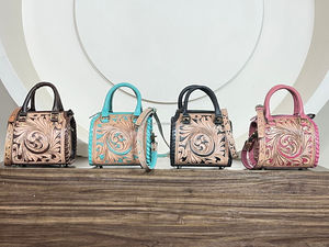 Bolso Bandolera de Cuero Vacuno Genuino Hecho a Mano, Diseño Boho, Moderno, Pequeño, Elegante, con Estampado Floral y Detalles en Turquesa - Product Image 4