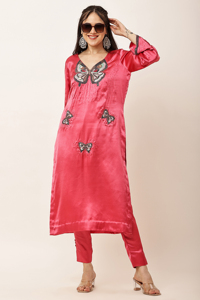 Conjunto de Kurti y pantalón de satén rosa bordado para mujer, traje étnico indio hermoso con trabajo de mariposas, cuentas, lentejuelas y detalles de ancla. - Product Image 5