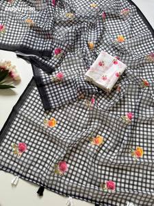 Colección de Sarees y Blusas de Lino Suave con Diseño Moderno de Alta Calidad, Estampado Digital Floral a Cuadros y Borlas, Exportador de Moda Femenina - Product Image 4