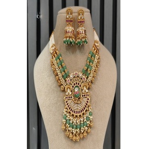 Ensemble collier et boucles d'oreilles en moissanite plaqué or, qualité supérieure, style antique, pour collection de mariage. - Product Image 2