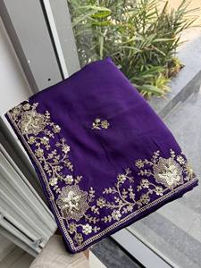 Sari de seda pura con hermoso bordado floral en toda la prenda, perfecto para cualquier evento festivo. - Product Image 6