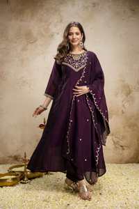 Conjunto de diseñador con bordado de secuencia codificada, top de seda Vichitra con pantalón y dupatta, completamente cosido y listo para usar. - Product Image 4