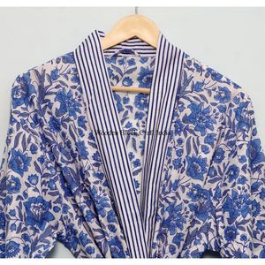 Nouvelle robe kimono en coton imprimé à la main pour femmes avec ceinture, légère, style bohème, idéale pour se détendre ou comme tenue de nuit estivale. - Product Image 3