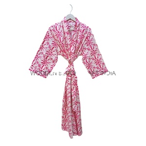 Kimono sencillo de algodón para el cuidado personal, kimono con escote en V, diseño sencillo y estampado floral para ropa informal, comodidad para una rutina relajante - Product Image 1