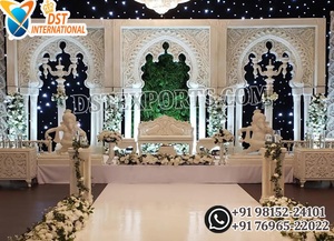 Décoration de scène de réception de mariage de style Bollywood de luxe, scène de cérémonie ornée de blanc et d'or, piliers élégants, aménagement de scène de mariage - Product Image 4