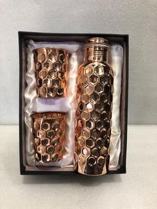 Bouteille d'eau en cuivre martelé de luxe Lowellcraft, ensemble de 2 tasses, vaisselle réutilisable, coffret cadeau, accessoires de bar classiques, certifiés EEC - Product Image 1